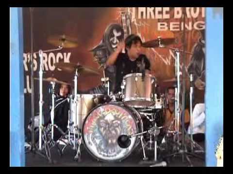 setan morfin Three Brothers music