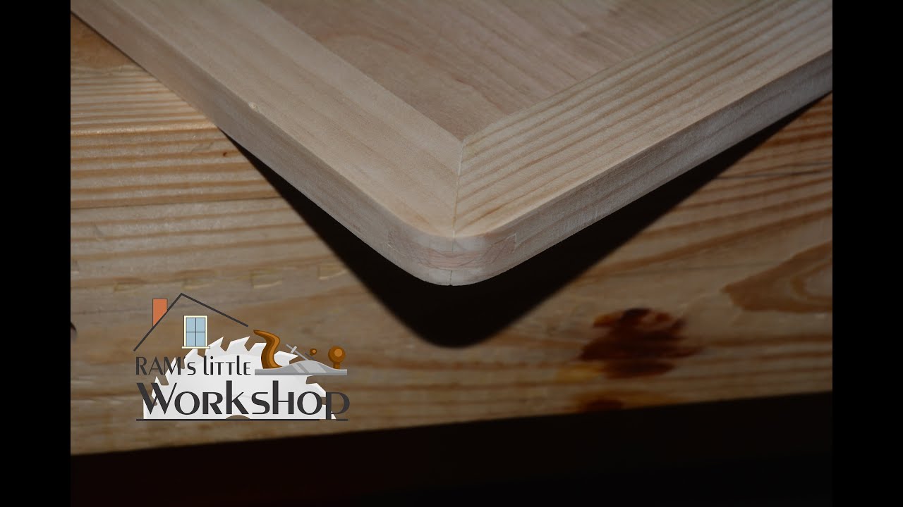 Spline Router Cutting a Spline on the Router Table - YouTube
