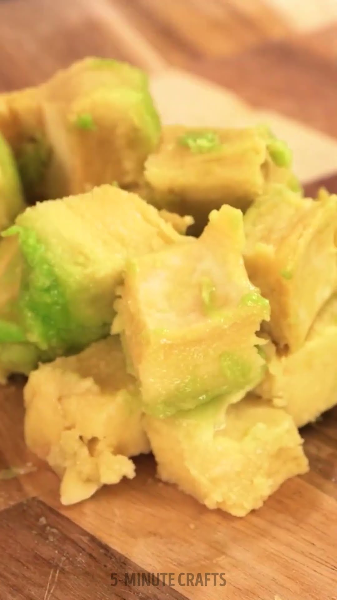 How to cut and peel dragon fruit, avocado and mango ? Gadgets VS Hacks ? #shorts #avocado #mango