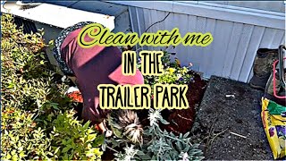 Clean with me in the Trailer Park #singlewidemobilehome #mobilehomeliving #cleaningmotivation