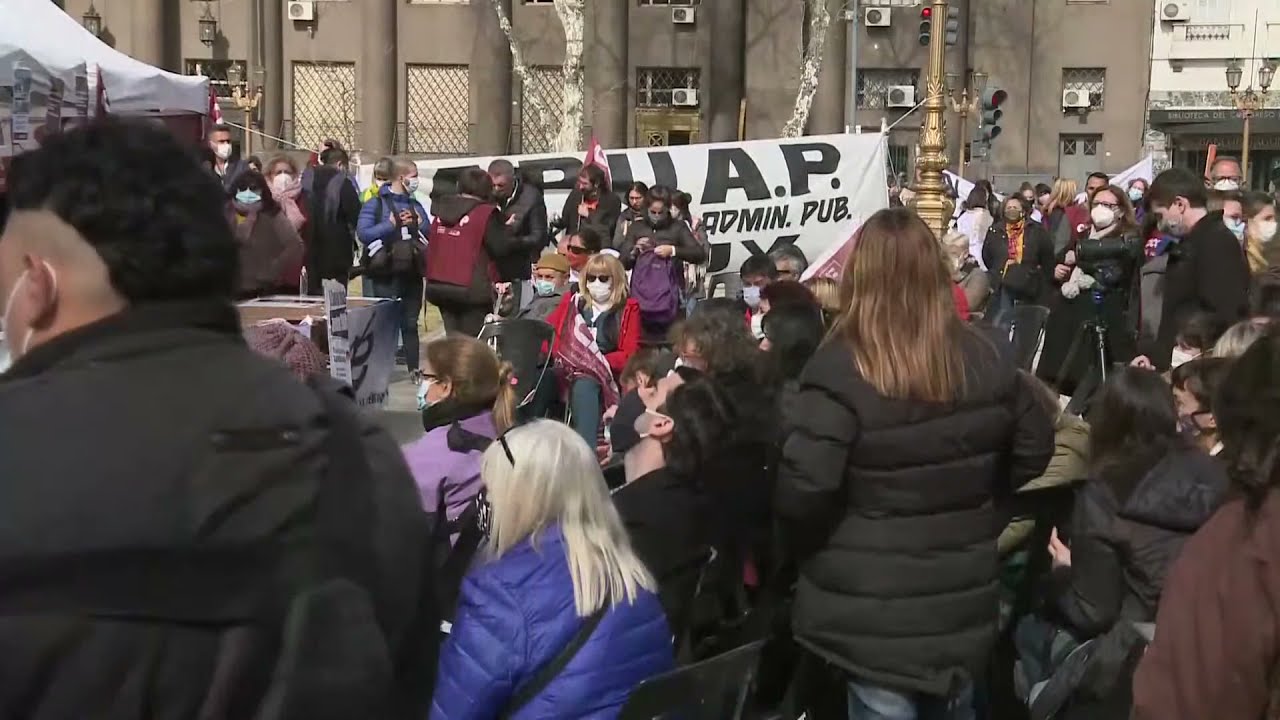 LIVE Argentina S Health Workers Set Up A Protest Camp Outside Congress In Buenos Aires