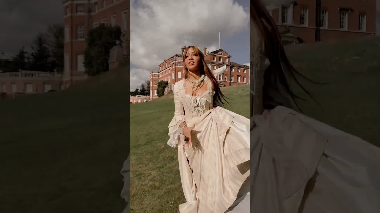 Guarda ITS OUT NOW EVERYONE CHECK IT OUT OMG OMG OMG #newmusic su YouTube Guarda ITS OUT NOW EVERYONE CHECK IT OUT OMG OMG OMG #newmusic su YouTube