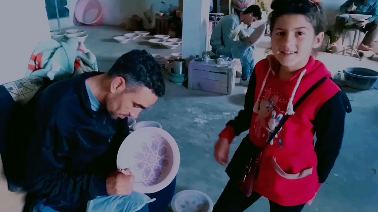  سارة تزور دار الفخار بمدينة فاس