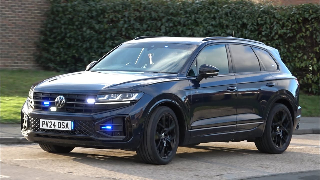 Surrey & Sussex Police, Armed Response Vehicle, Unmarked Volkswagen Touareg, responding in Guildford