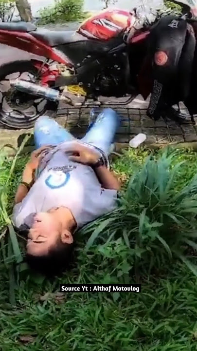 Detik detik Mas Althaf dan nanda di prank tmennya tiba'epilepsi ketika lgi nongkrong#motovlog #short