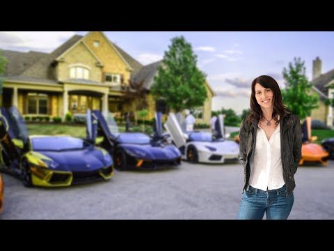 Vídeo: Patrimônio líquido de MacKenzie Bezos: Wiki, casado, família, casamento, salário, irmãos