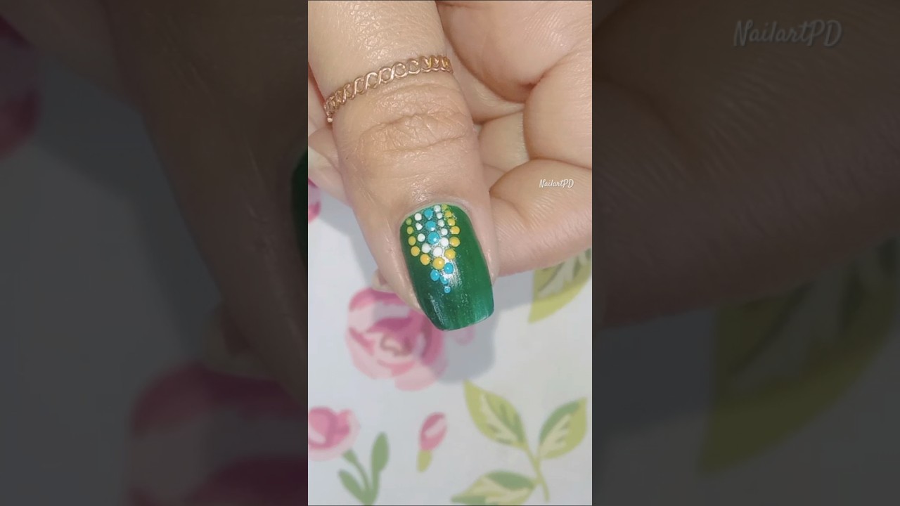 Simple Mandala Nailart Idea's 