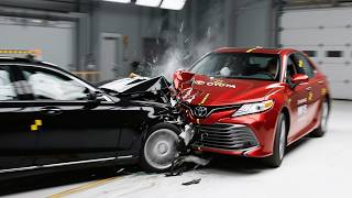 Old Vs New Toyota Camry Crash Test 1982 - 2025