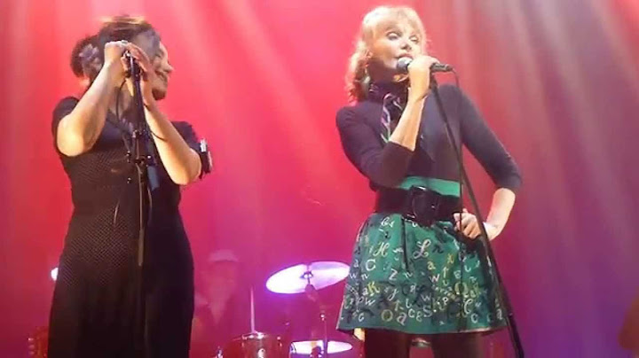 Arielle Dombasle and the Hillbilly Moon Explosion à la Cigale I'm gonna dry my eyes