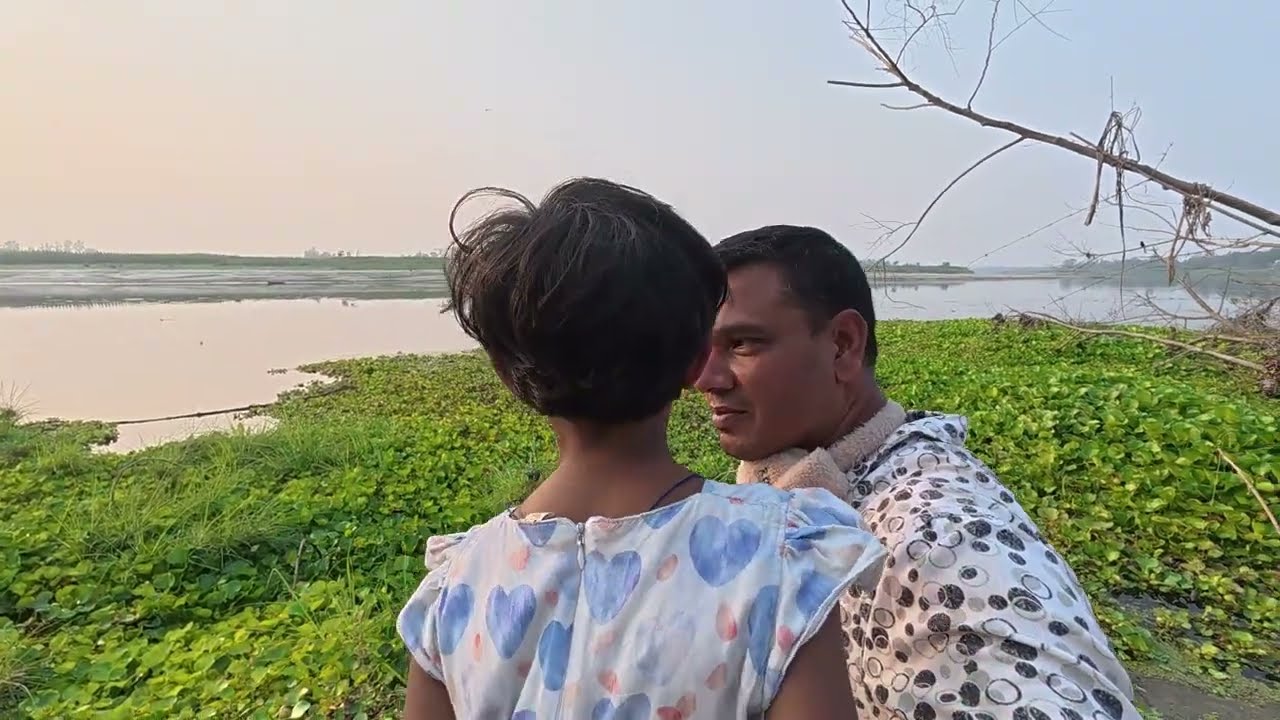 বাবা নদীতে কতগুলা মাছ পেয়েছে দেখতে আসলাম। Village life with Kohinoor