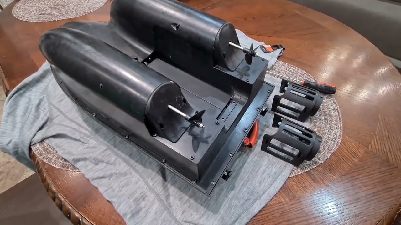 Flytec V030 прикормочный карповый кораблик устранение биения винтов