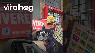 Download Lagu Man maakt verbazingwekkende dierengeluiden || ViralHog MP3