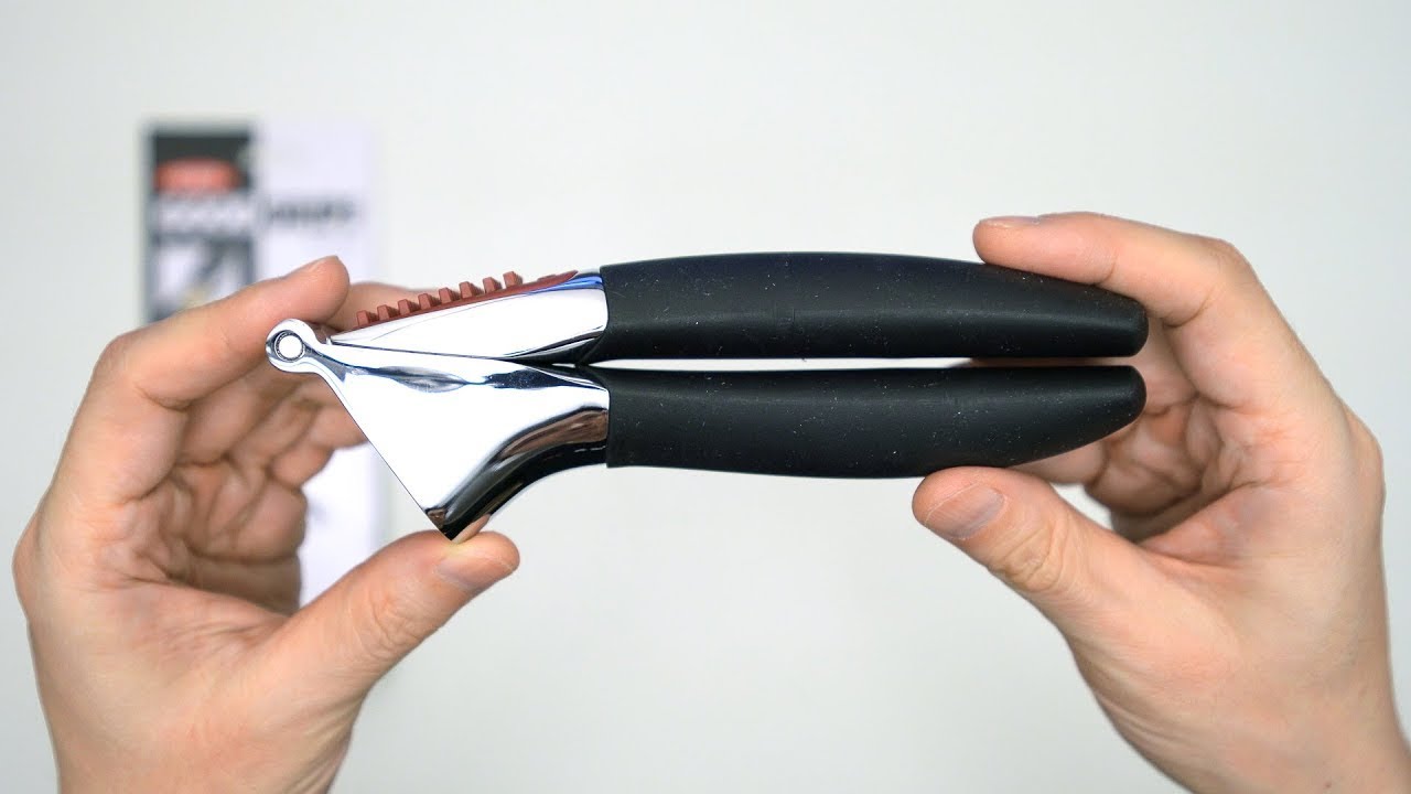OXO Good Grips Garlic Press – Heavy Duty Garlic Crusher with Soft Non-Slip Handle