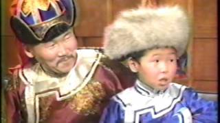 Kongar-ol Ondar with Bady-Dhorzhu Ondar on the Chevy Chase Show - 1993 Resimi