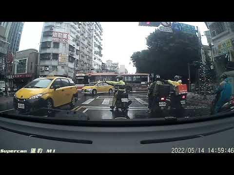 桂林路正義的LALAMOVE快遞摩托車騎士給他按讚~\(≧▽≦)/~