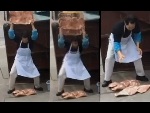 [RAW VIDEO] Man 'tenderizes' steak outside San Francisco restaurant