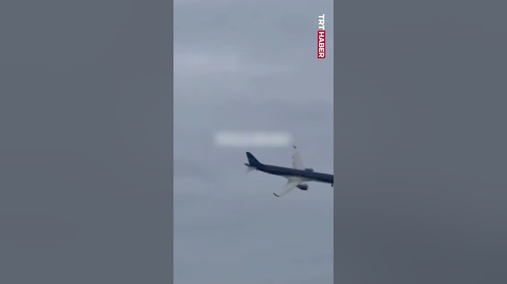 Kazakistan’da acil iniş yapmak isteyen yolcu uçağının düşme anı...