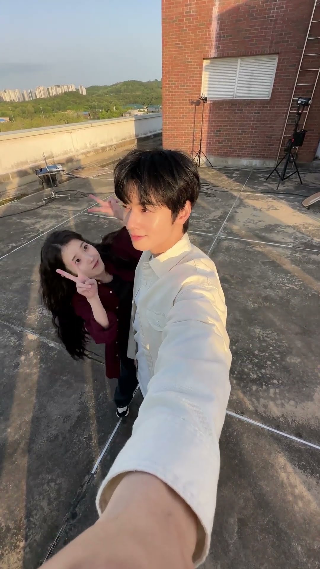 한 번 보고 두 번 보고 자꾸만 보고 싶은 #아이유 #차은우 😍