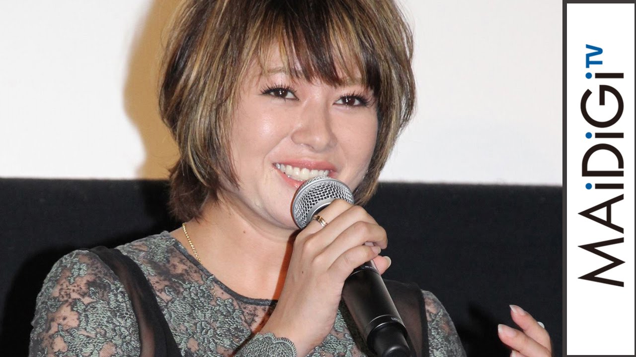 真木よう子 舞台あいさつにシースルーワンピで登場 映画 海よりもまだ深く 初日舞台あいさつ2 Youtube