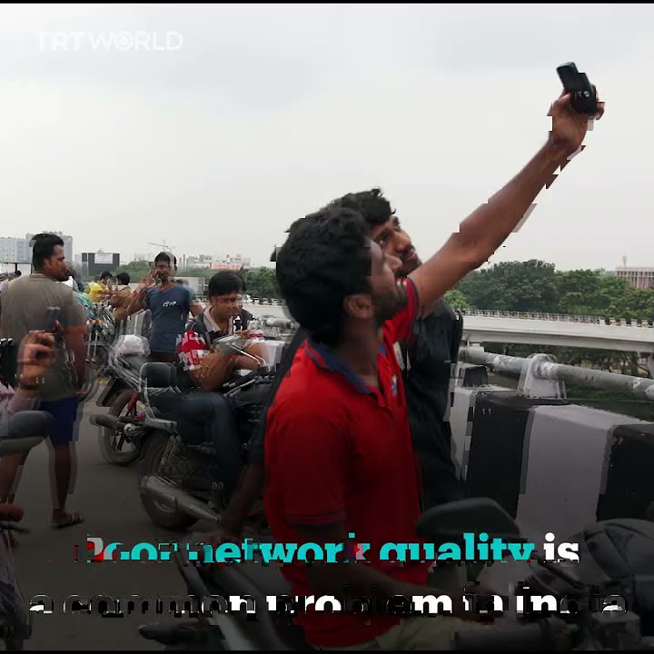 Indian MP rides Ferris wheel for mobile phone signal