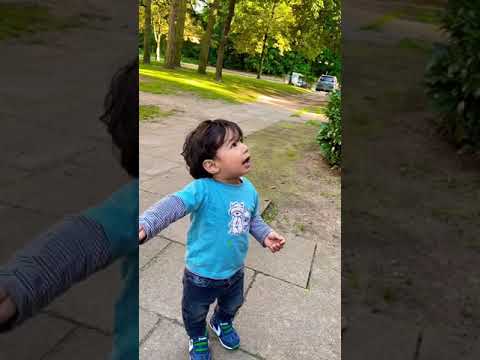 ادم ينطق اسم اخته