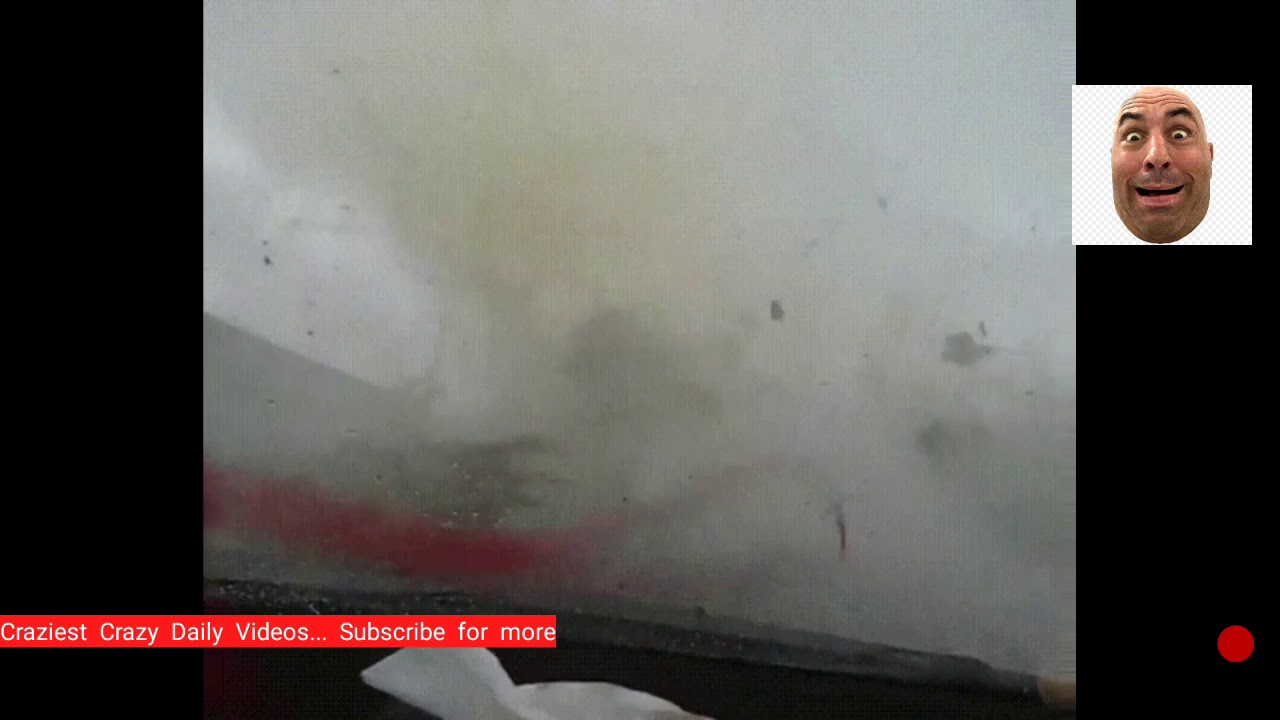 Tornado touches down in traffic - YouTube