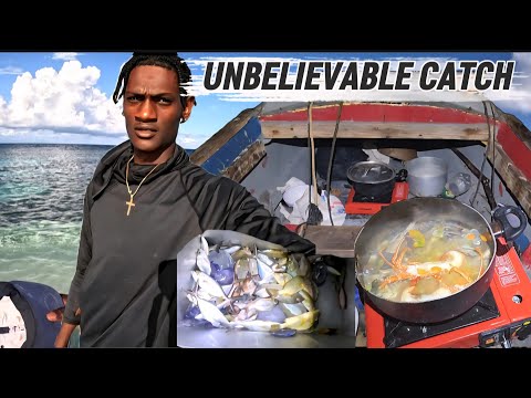 UNEXPECTED CATCH😱 | COOKING IN THE BOAT IN THE MIDDLE OF THE OCEAN (MIDNIGHT EXPEDITION)