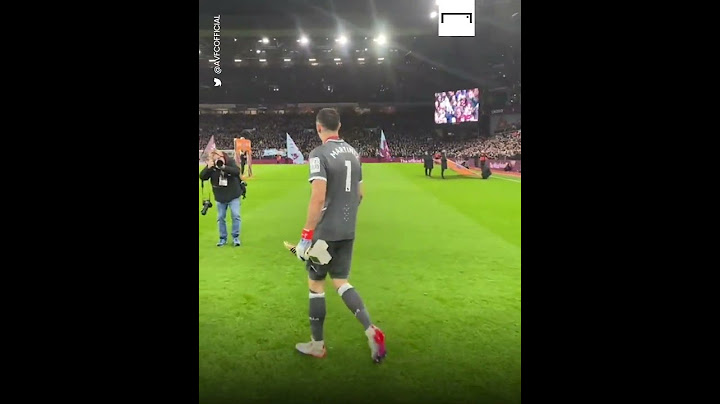 El Dibu Martínez recibió la ovación de los aficionados del Aston Villa 🔥 #shorts