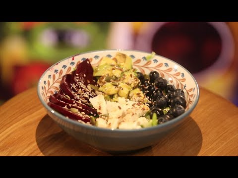 Видео рецепт Салат из свеклы с авокадо