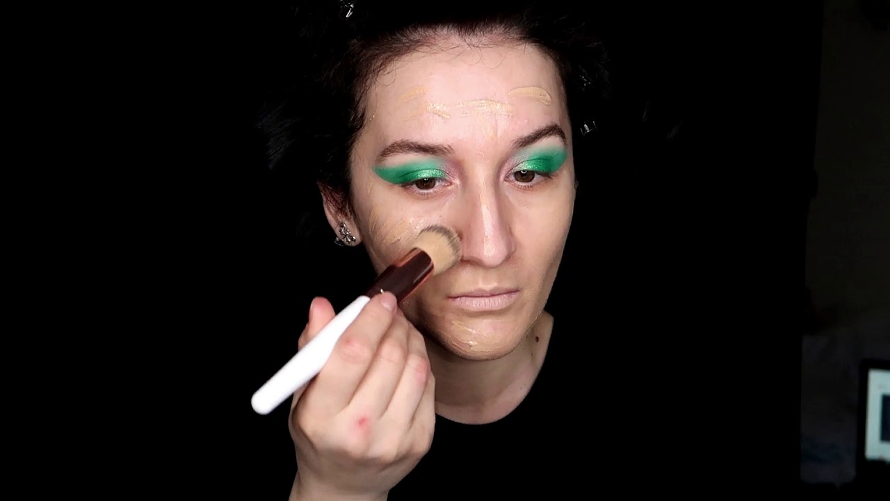 Green eyes green lips Makeup