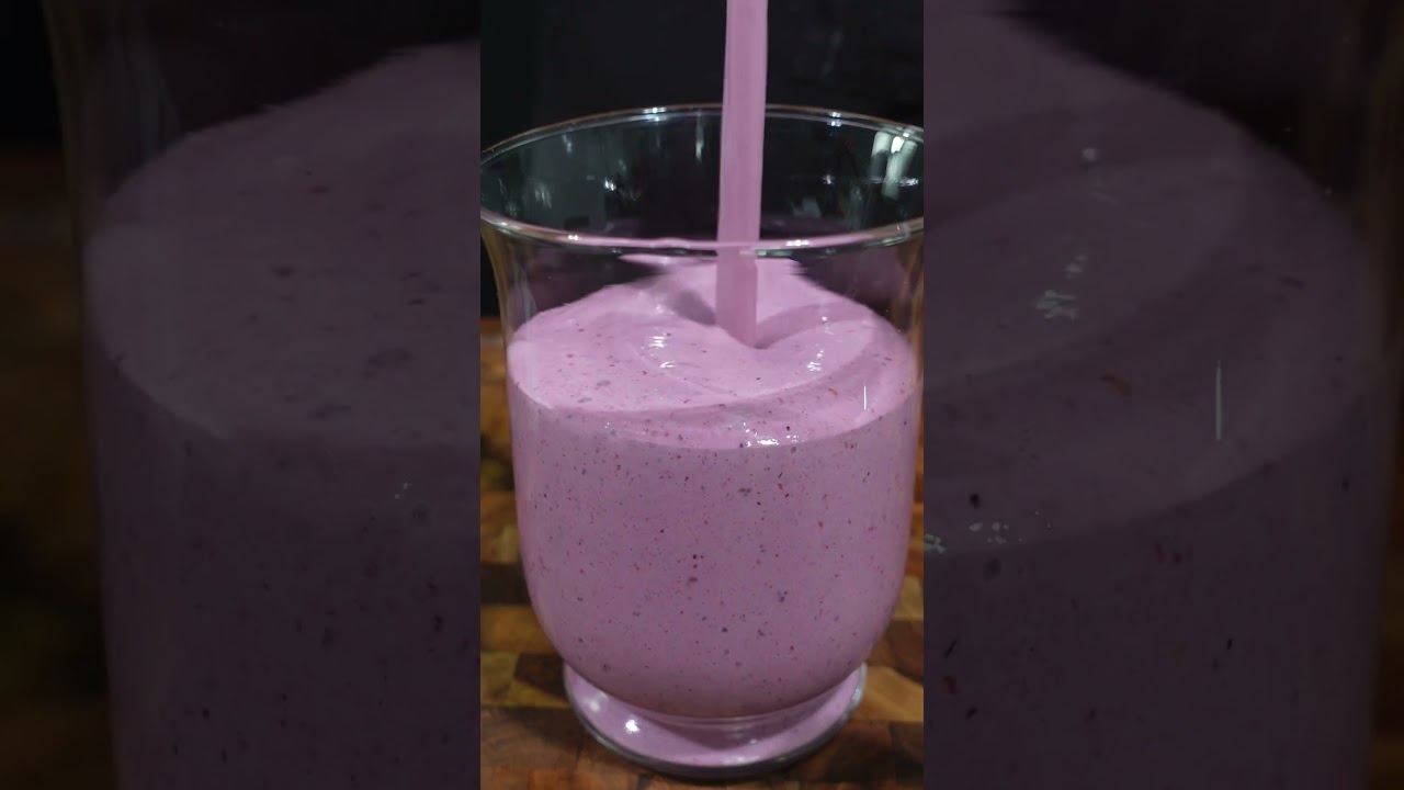 ⁣BLUEBERRY BANANA COCONUT SMOOTHIE 🥥🥤a refreshing boost of energy! #shorts #asmr #recipe