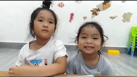 Tiếng Anh Phan Thiết: Sophia and Elsa practice talking about What could you do when you were 5..?