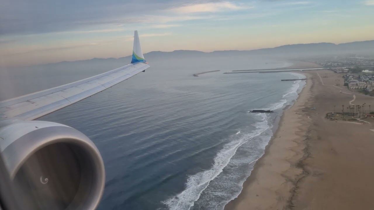 Alaska Airlines Boeing 737-9Max approach and landing at Los Angeles Runway 06R {KLAX/LAX}