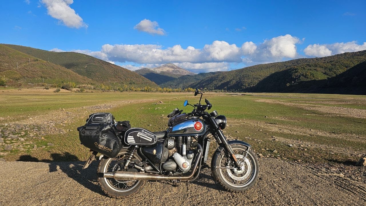 Возвращаемся в Пикос-де-Эуропа на BSA Goldstar 650...