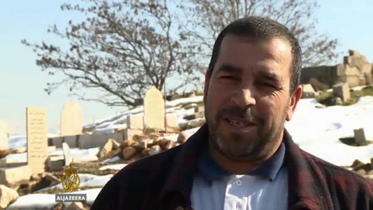 لا توجد مقابر للاجئين في لبنان.