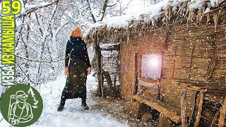 🔥 Снежный День В Избушке: Мясо В Горшочке, Кормушка Для Птиц 🪓 Бушкрафт В Избе Из Камыша - Серия 59