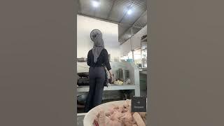 bunda cantik lagi masak nih di warung #mamahmuda #gemoy #bundacantik