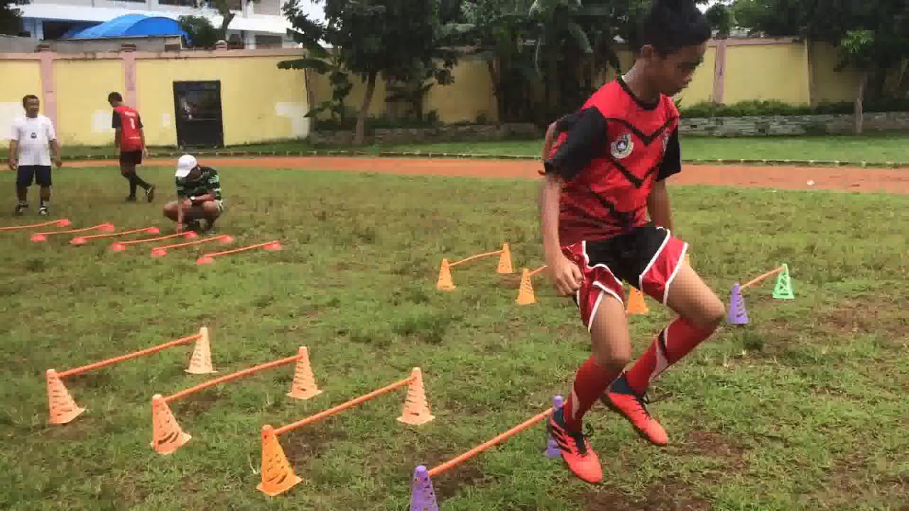 LATIHAN FISIK SEPAK BOLA U13 dan U14 SSB BINAAN PALMERAH Lapangan