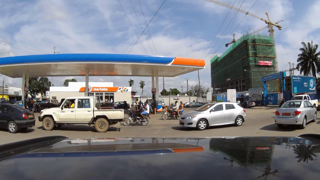 Bonapriso Hotel La Falaise, passant par Dominic Savio [Douala - Cameroun] - Street View, Driving