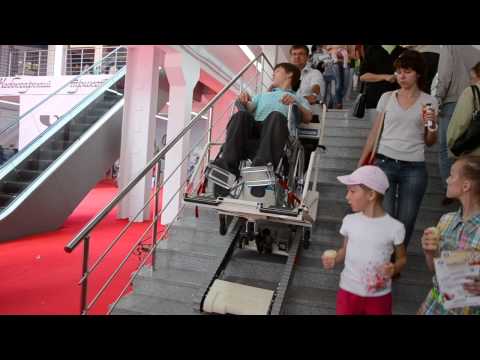 Видео: Как работают подъемники для инвалидных колясок?