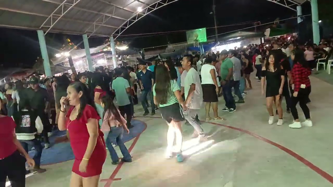 Baile 24 de enero de 2026 grupo veloz de la sierra