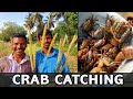 கோடைகால பூ மற்றும் சலங்கை வைத்து நண்டு பிடிப்பு | Village Crab Hunting From drought ploughing field