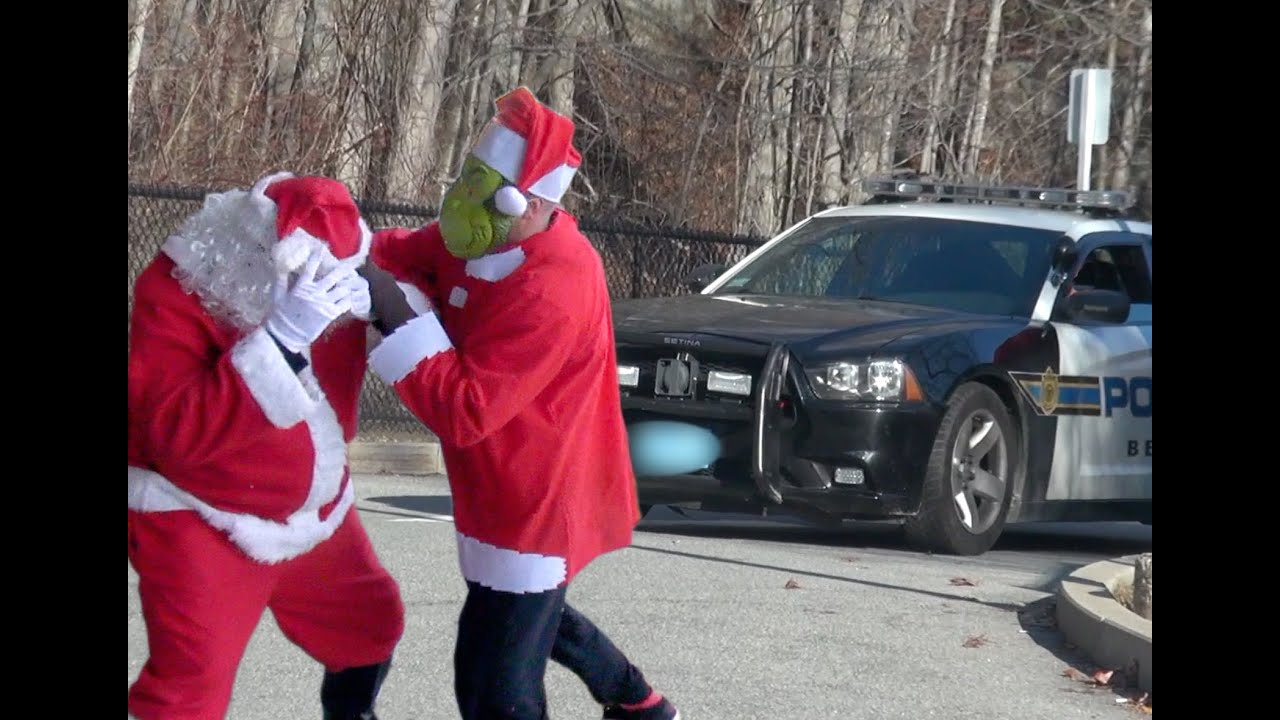 Santa And The Grinch Fight Youtube
