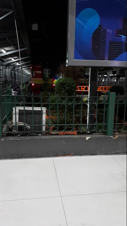 malam hari di stasiun