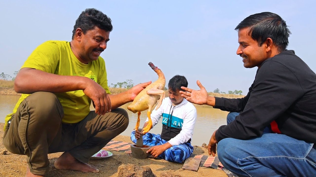 শীতের মধ্যে নদীর ধারে পাতিহাঁস রান্না করে খাওয়া | River side winter picnic with Duck curry  & rice