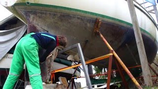 Mariner 38 Pilot House- hull check for delamination, hammaer tapping.