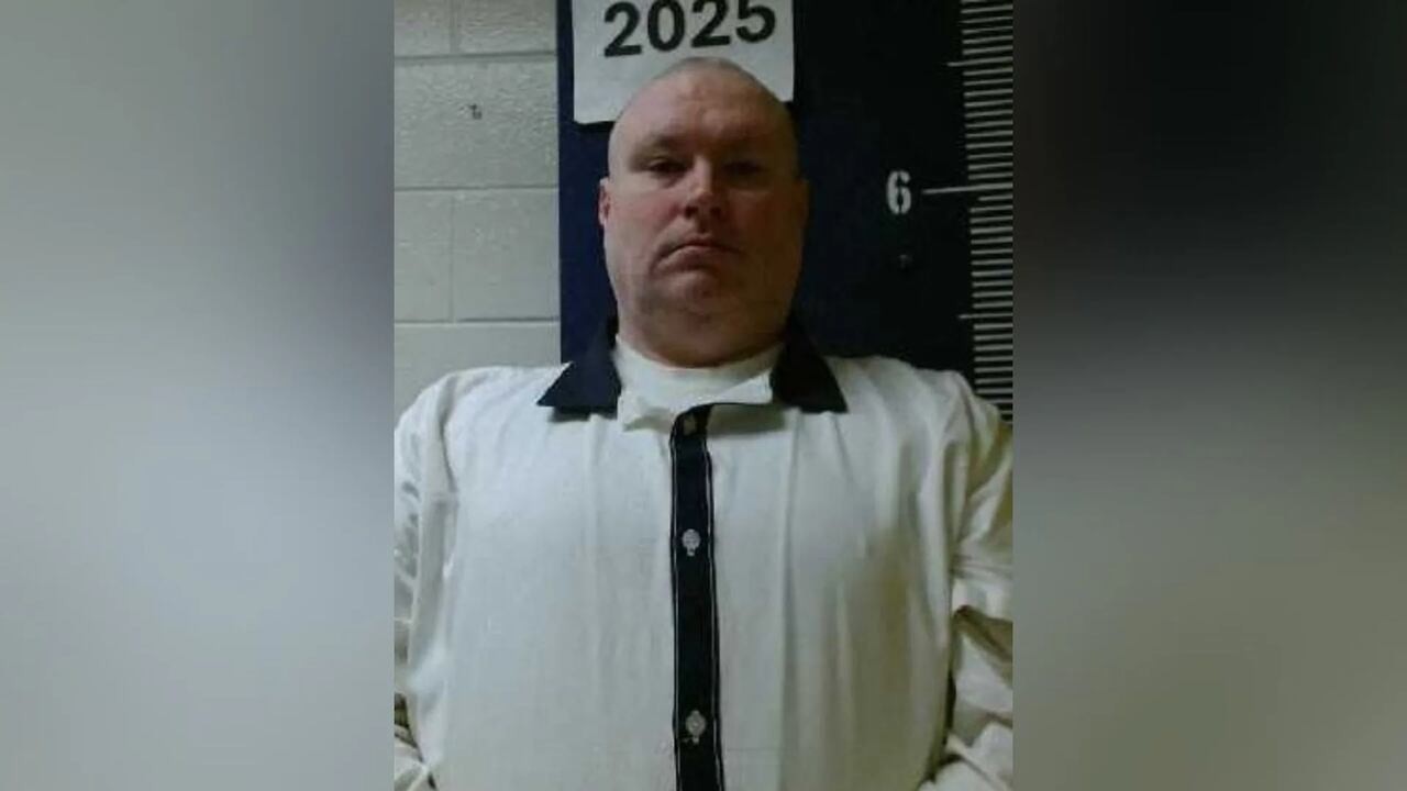 Hearing for convicted murderer on death row set for December