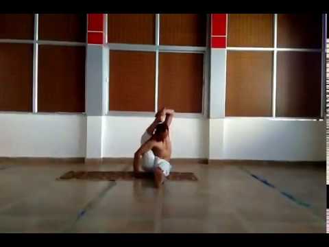 What is Vinyasa Yoga ? yoga teacher training iyengar