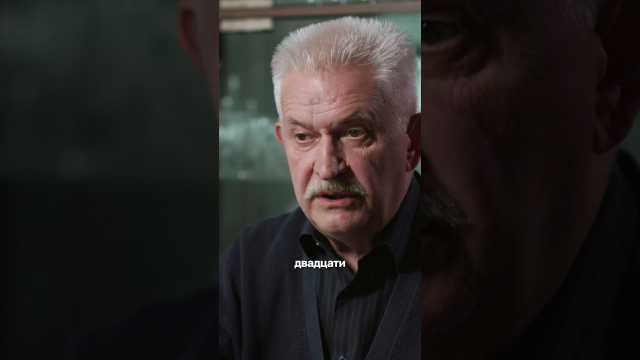 Опер на прогулке с семьей