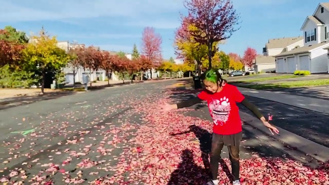 Ate Misha’s enjoying the color of autumn 2_ii